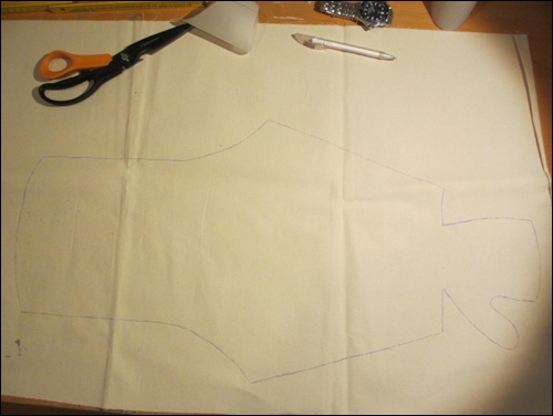 The pattern for the sleeves are drafted onto a piece of fabric. I used solid canvas.